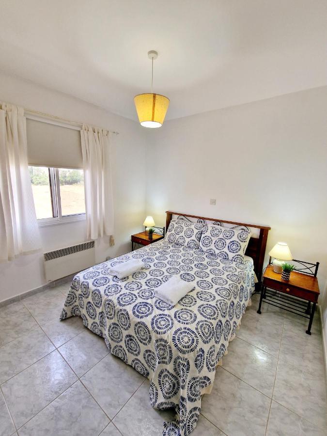 Emma'S Place, 2 Bedroom Apartment With Pool View Paphos Exterior foto