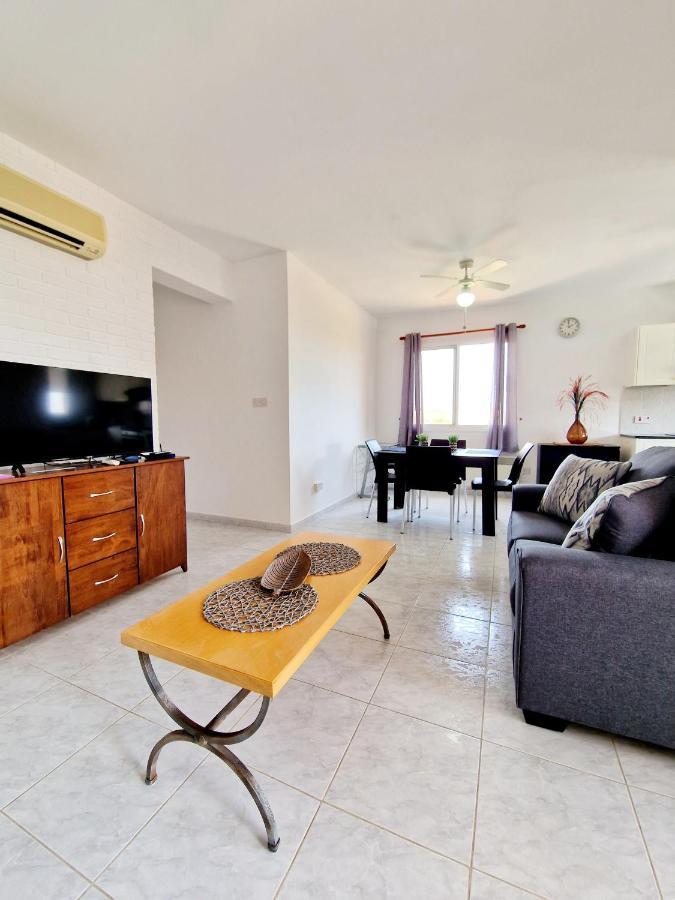 Emma'S Place, 2 Bedroom Apartment With Pool View Paphos Exterior foto